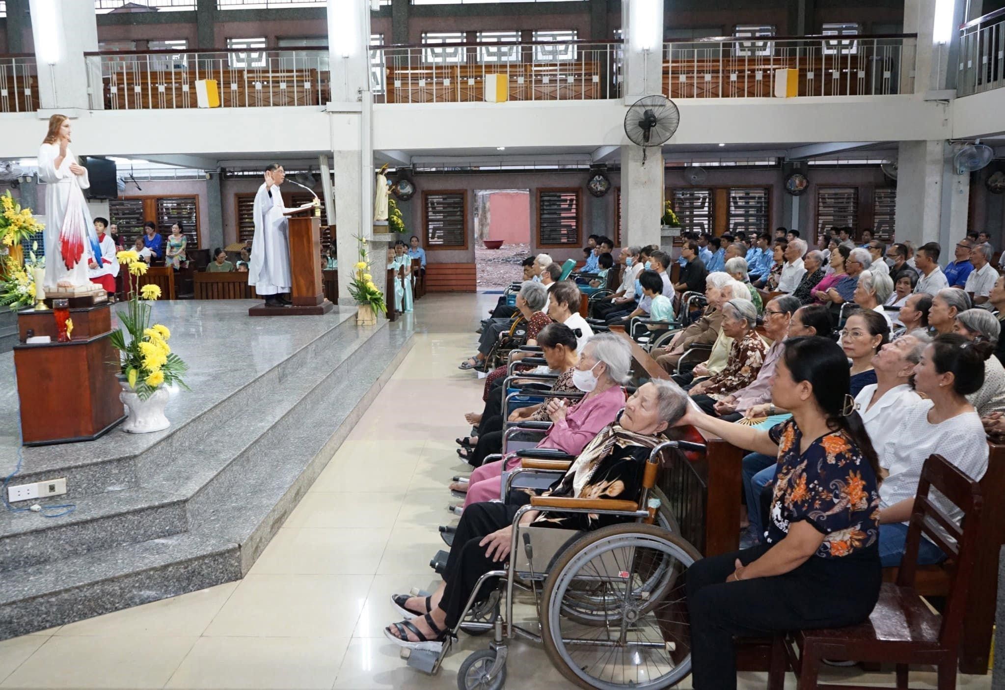 Giáo xứ Phát Diệm: Lễ kỷ niệm Đức Mẹ hiện ra tại Fatima - Cầu nguyện cho bệnh nhân