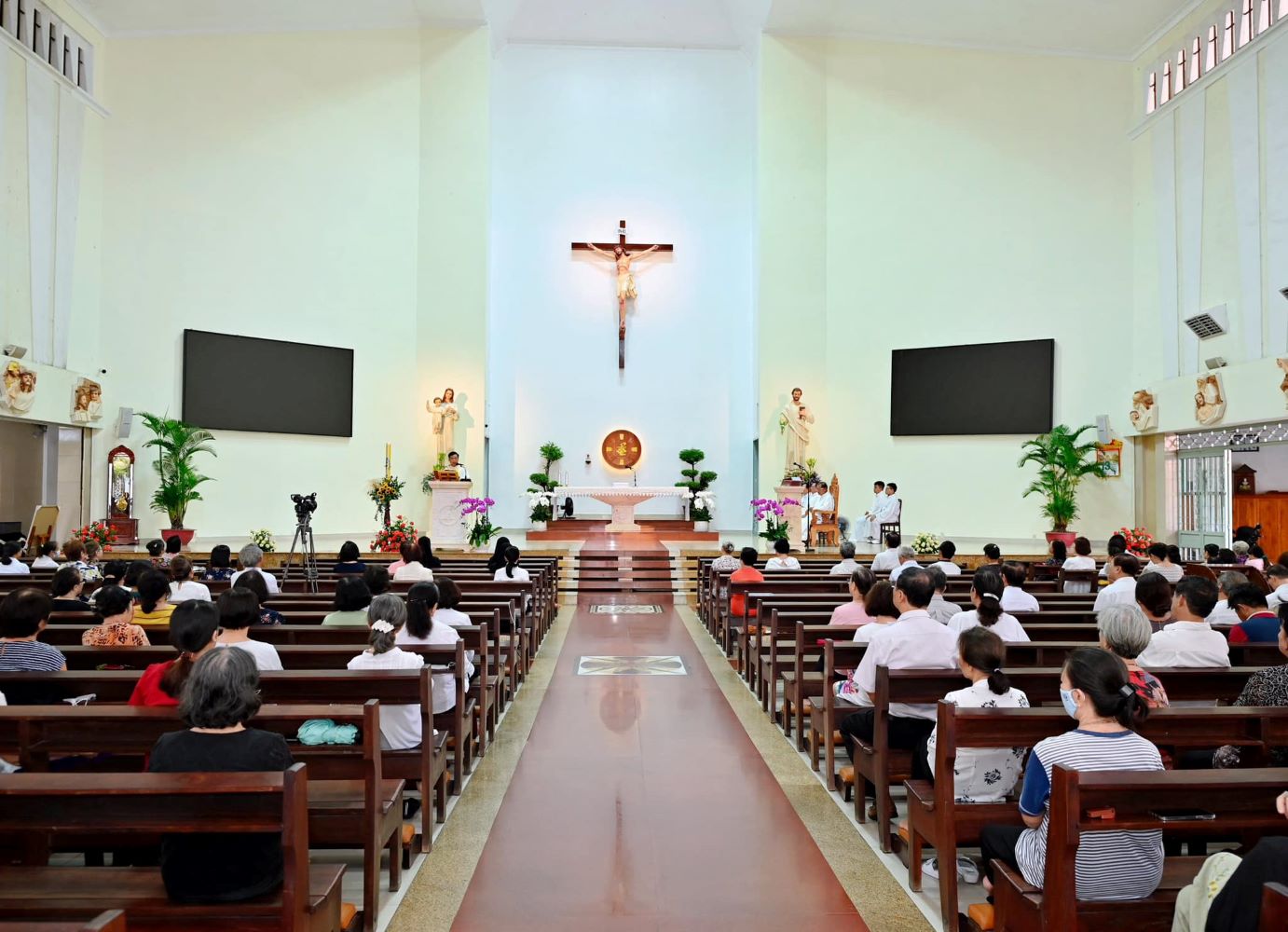 Giáo xứ Hòa Hưng: Lễ Đức Mẹ Fatima & mừng kỷ niệm 32 năm cung hiến thánh đường