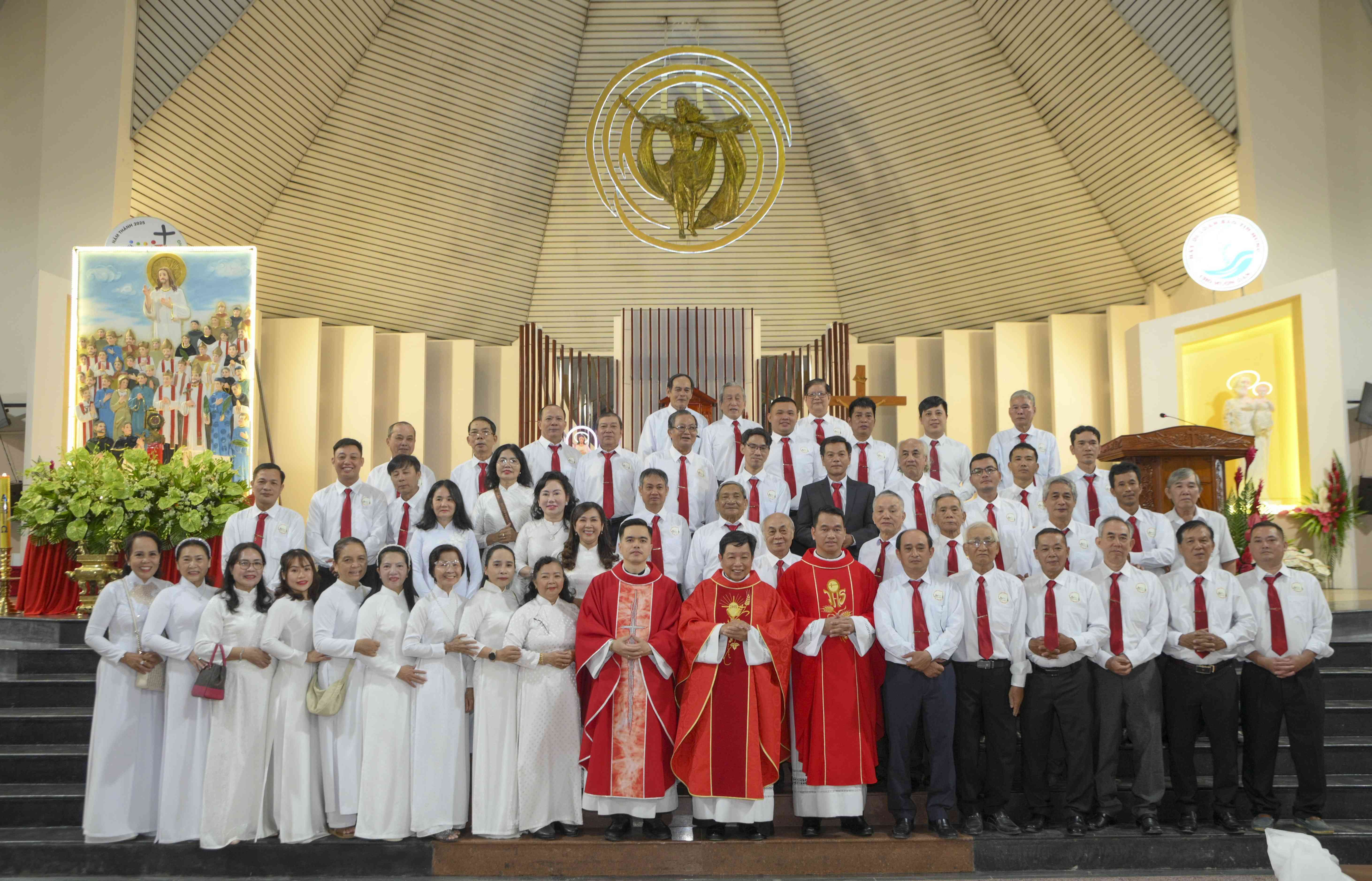 Giáo xứ Thánh Phaolô: Thánh lễ kính Các Thánh Tử Đạo, mừng bổn mạng Hội đồng Mục vụ