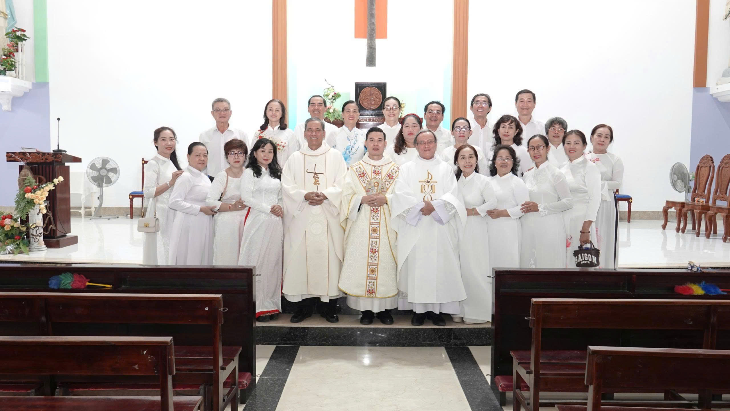 Giáo xứ Nhân Hòa: Thánh lễ Tạ ơn mừng tân linh mục Phêrô Nguyễn Thái Sơn, MSV