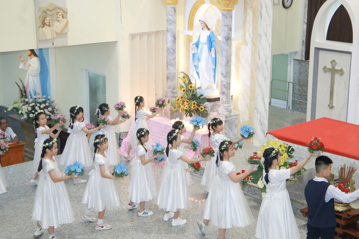 Giáo xứ Vinh Sơn 6: Tháng Hoa - tản mạn về Ban cắm hoa