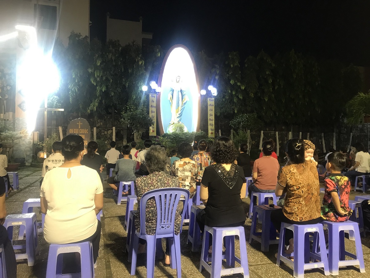 Hãy năng lần chuỗi Mân Côi mỗi ngày