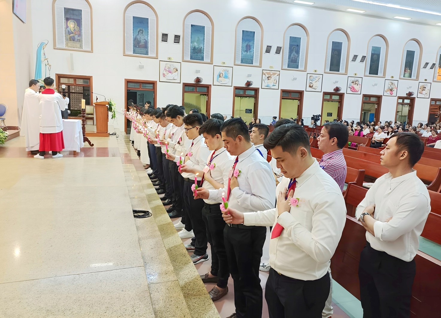 Nhà thờ Hà Đông: Thánh lễ ban các Bí tích Khai tâm 15-11-2023