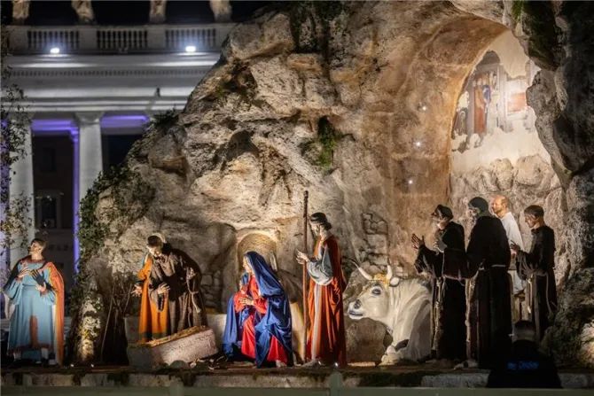 Hang đá Vatican, một sự tôn vinh thánh Phanxicô Assisi