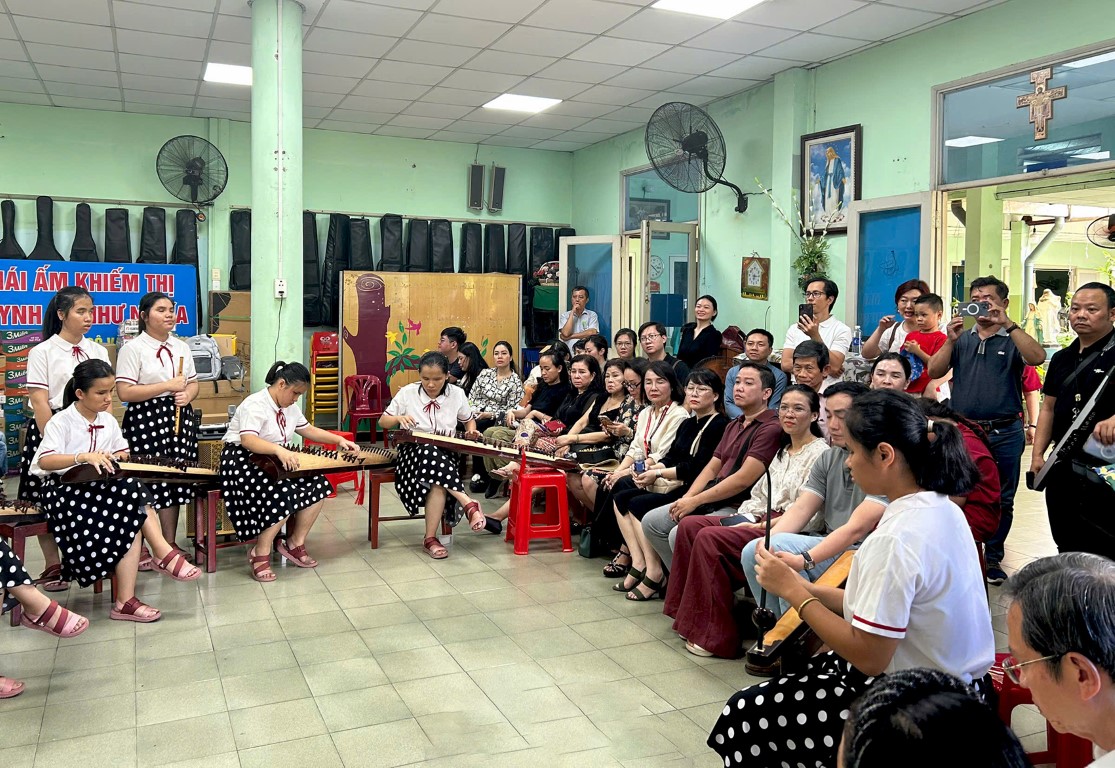 Ban Bác Ái Xã Hội Giới Doanh Nhân Công Giáo trao yêu thương, thắp sáng tương lai