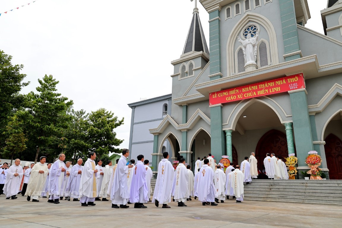 Lễ khánh thành và cung hiến Thánh Đường Giáo xứ Chúa Hiển Linh: Ngày 17.7.2024