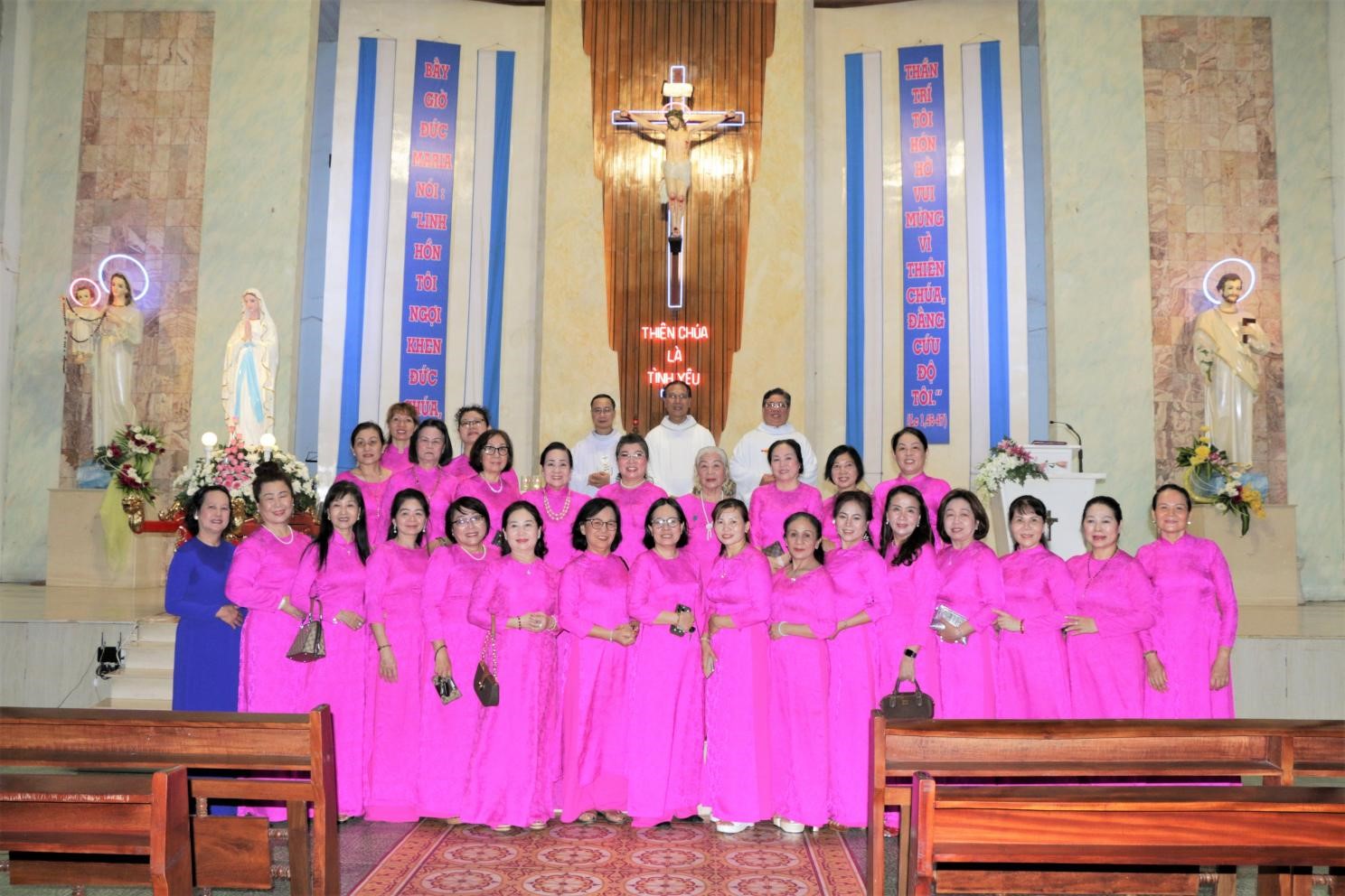 Giáo xứ Tân Trang mừng bổn mạng và kỷ niệm 20 năm thành lập ca đoàn Ave Maria