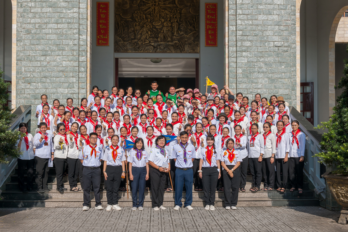 Liên Đoàn Anrê Phú Yên : Sa mạc Trợ  Úy Học viện Liên Dòng  Mến Thánh Giá Chợ Quán