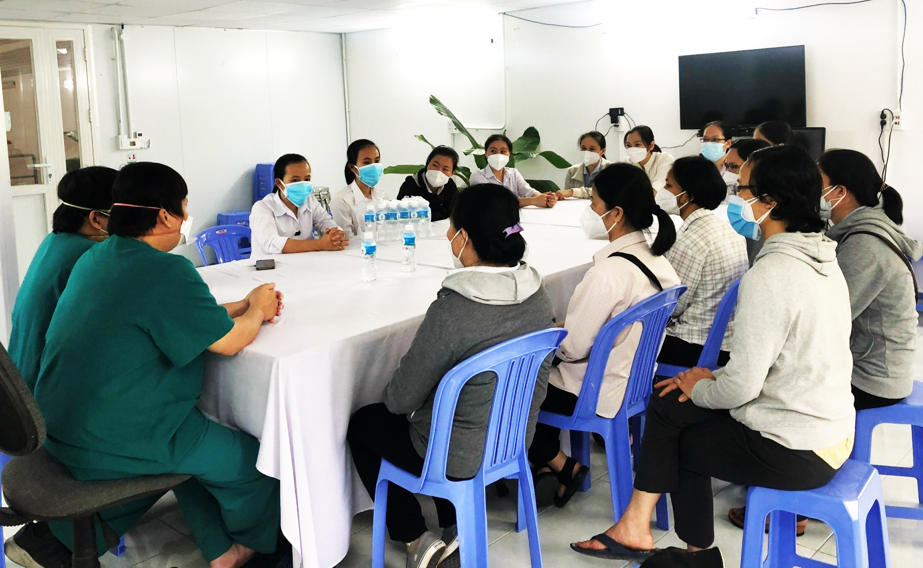 70 Tình nguyện viên tu sĩ đến phục vụ tại 4 bệnh viện điều trị covid 19