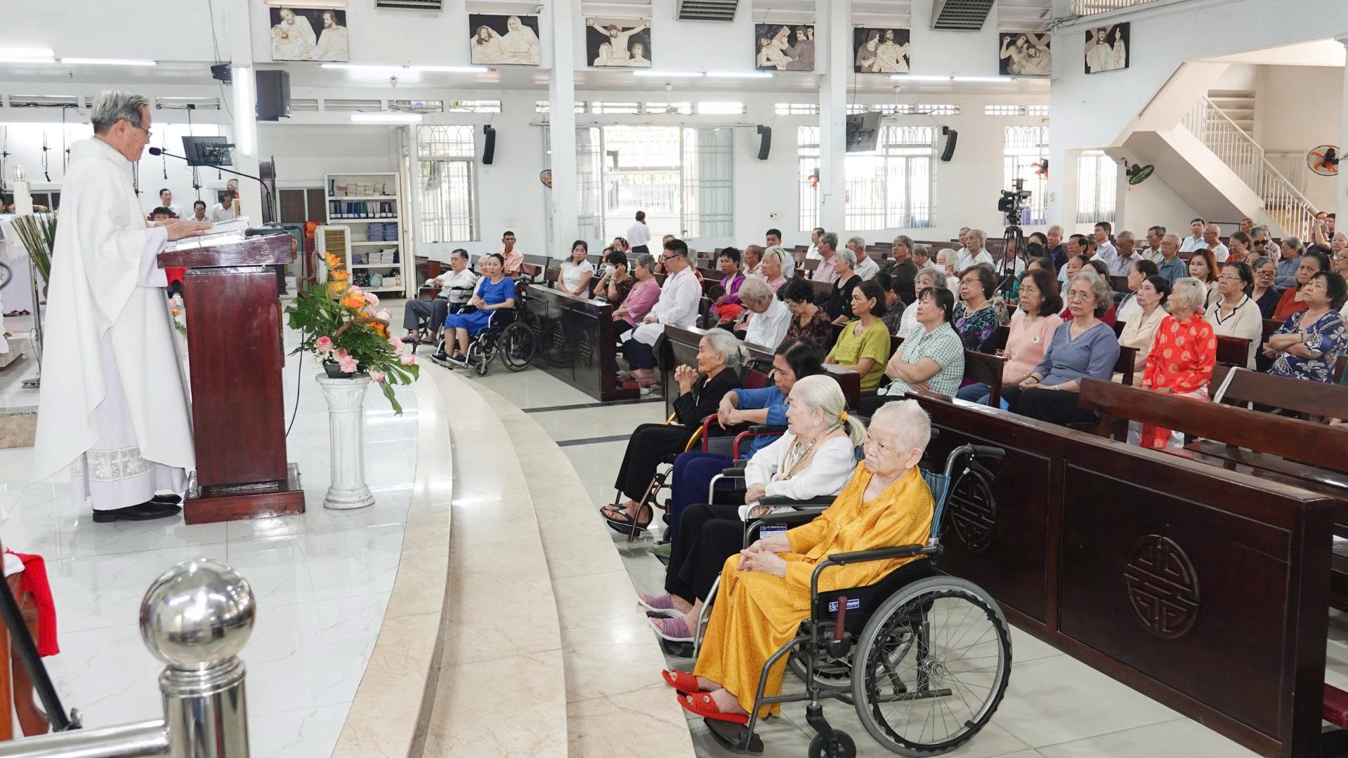 Giáo Xứ Nhân Hòa: Lễ Tất niên cho các cụ cao niên và anh chị em sức khỏe hạn chế