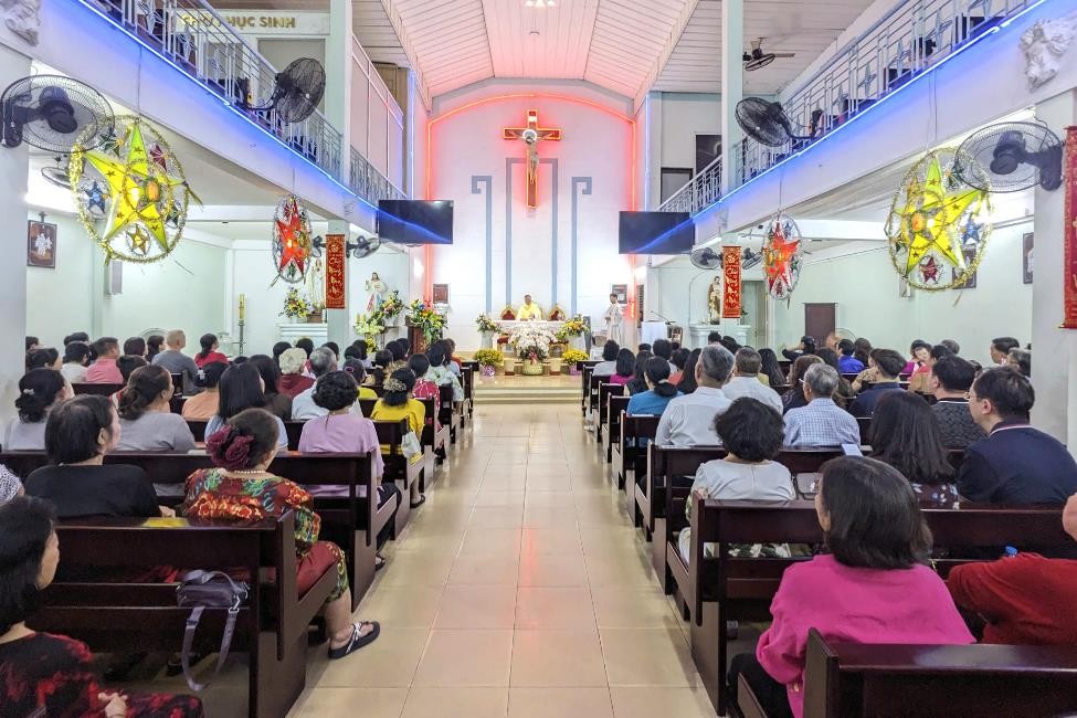 Thánh lễ Giao Thừa tại Giáo xứ Mai Khôi, hạt Sài Gòn - Chợ Quán