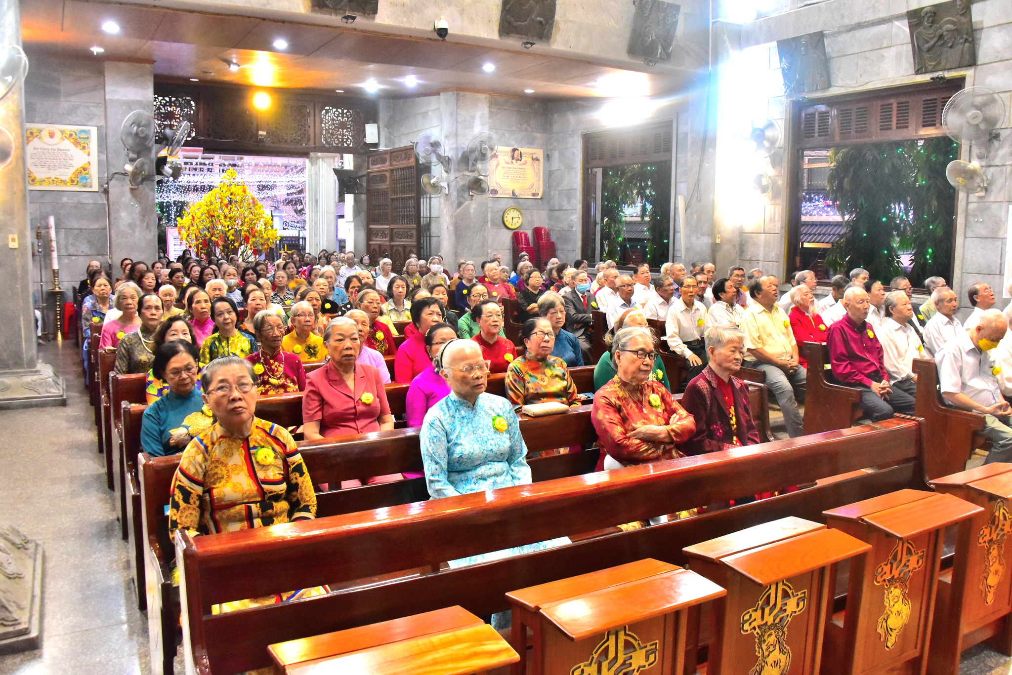 Giáo xứ Vĩnh Hòa: Thánh lễ cầu cho Tổ tiên và chúc thọ các cụ cao niên