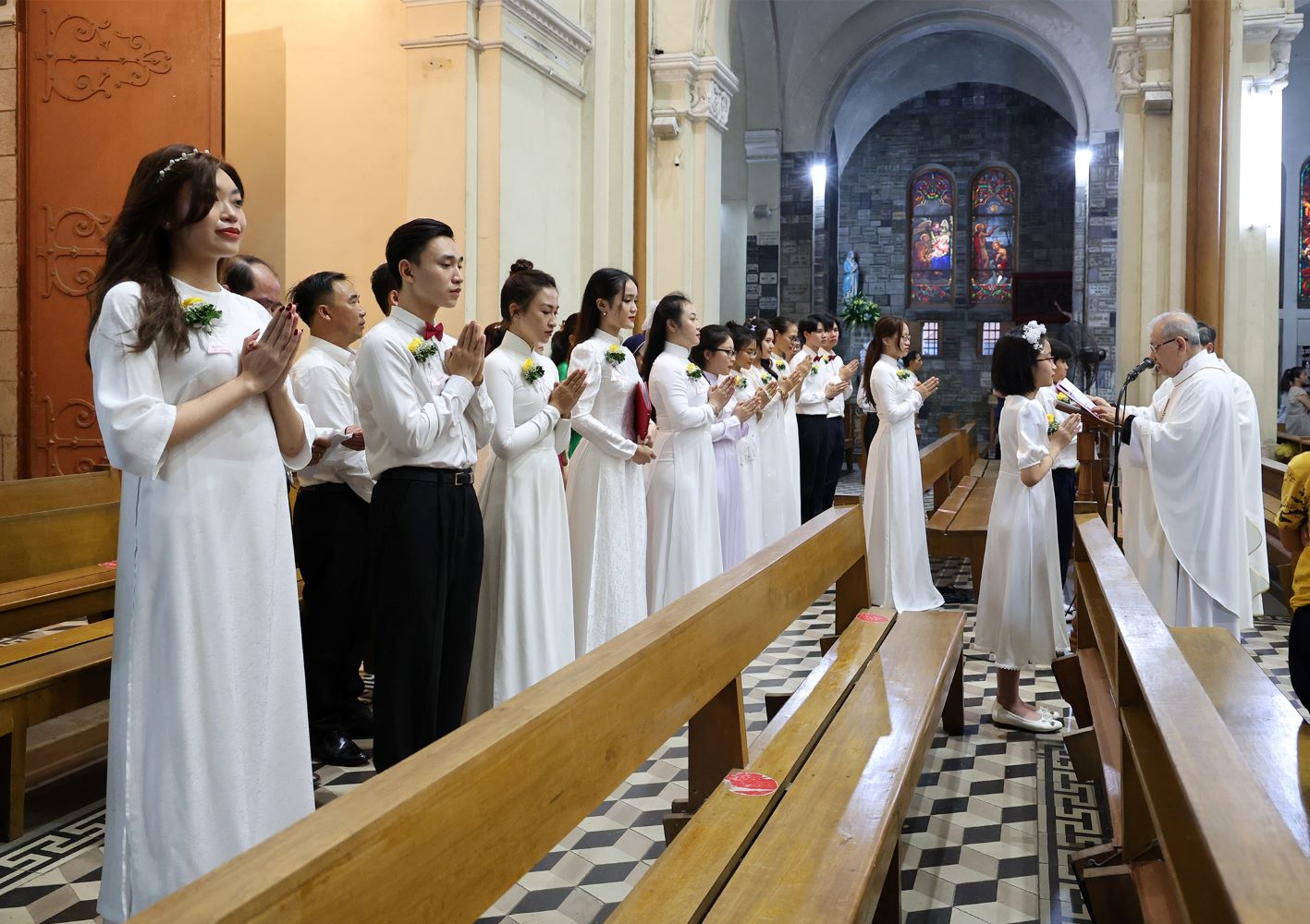 Nhà thờ Chánh Tòa ĐBSG: Thánh Lễ ban các Bí tích Khai tâm