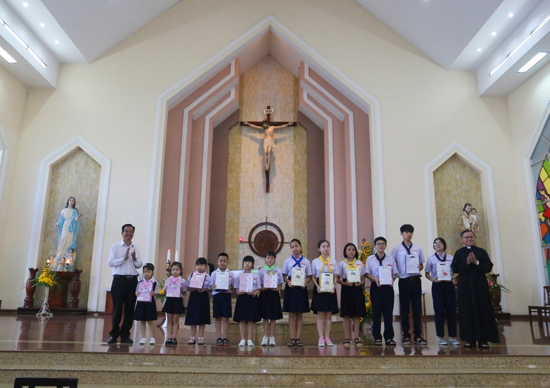 Giáo xứ Tân Chí Linh: Thánh lễ tổng kết năm học giáo lý và phát thưởng 2019-2020
