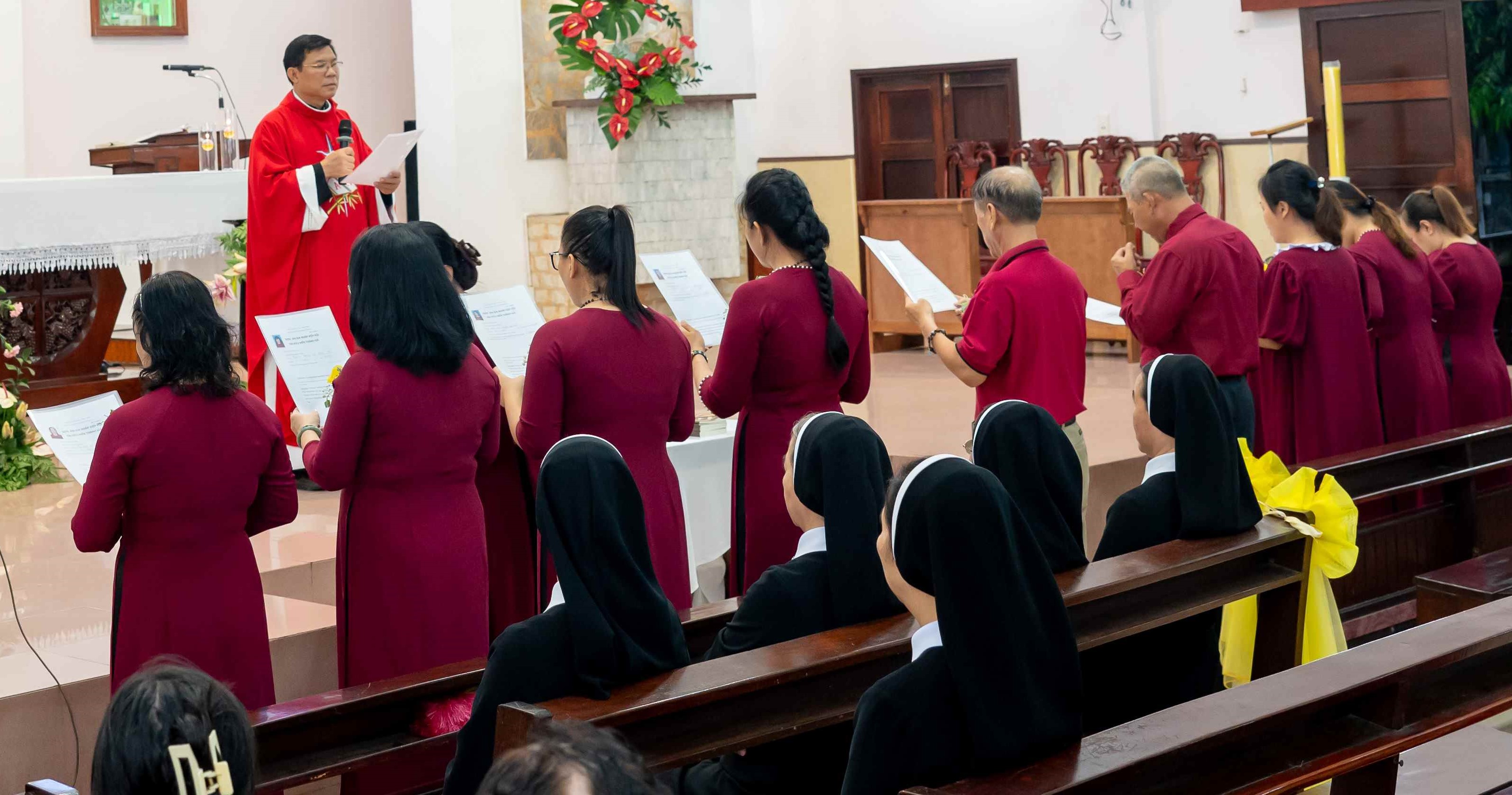 Giáo xứ Tân Hiệp: Lễ kính Suy Tôn Thánh Giá ngày 14-09-2023