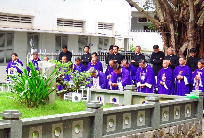 Tu đoàn Nhà Chúa: Cầu nguyện cho các linh mục, tu sĩ đã qua đời