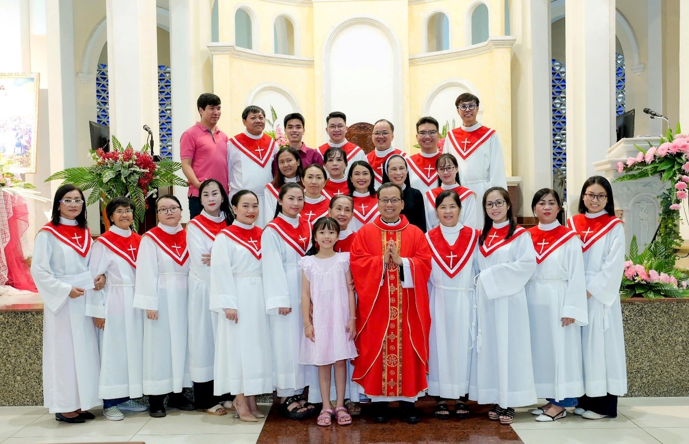 Giáo xứ Thánh Jeanne d'Arc - Ca đoàn Các Thánh Tử Đạo Việt Nam mừng Bổn mạng