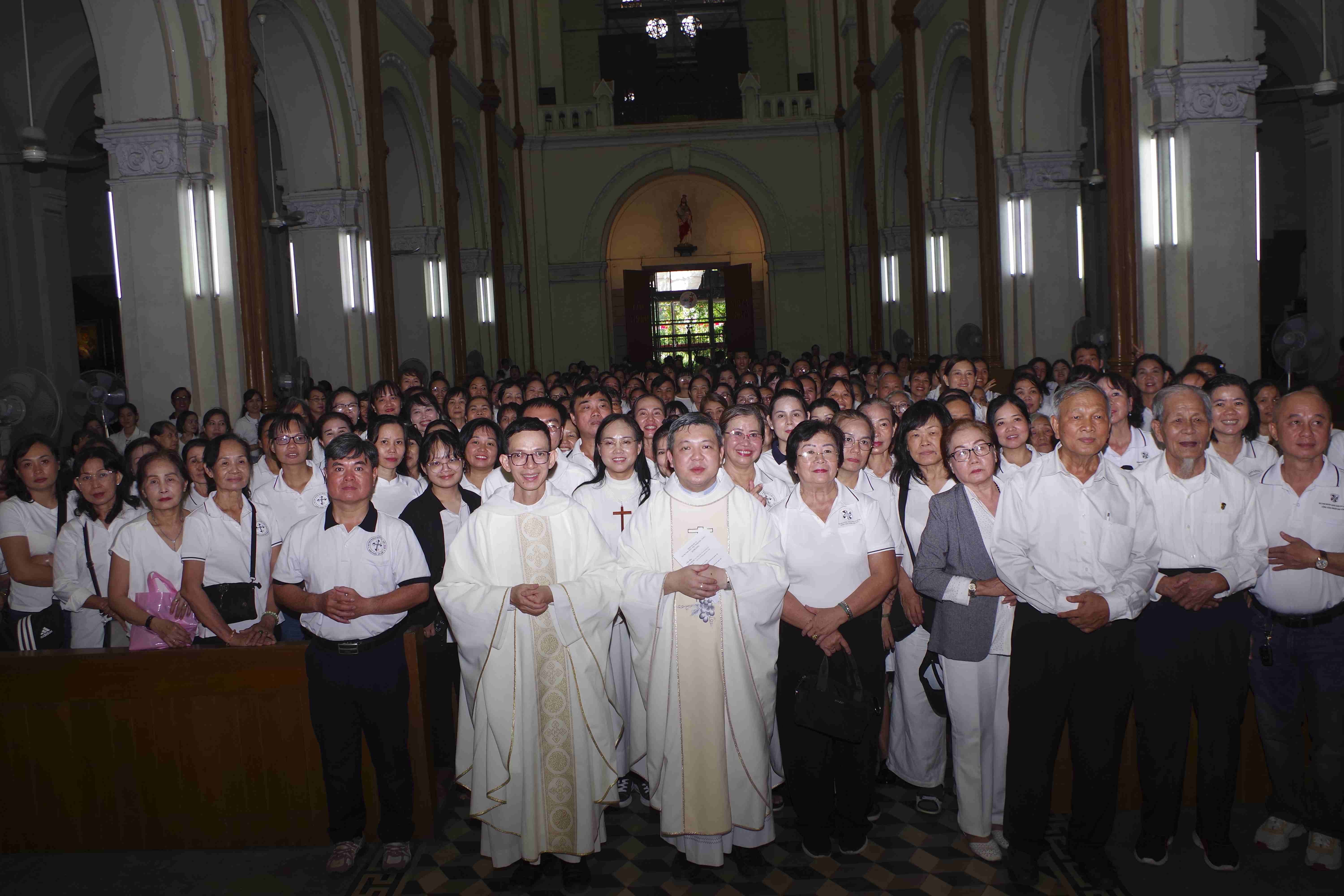 Giới trẻ Đa Minh hành hương Năm Thánh tại Nhà thờ Đưc Bà