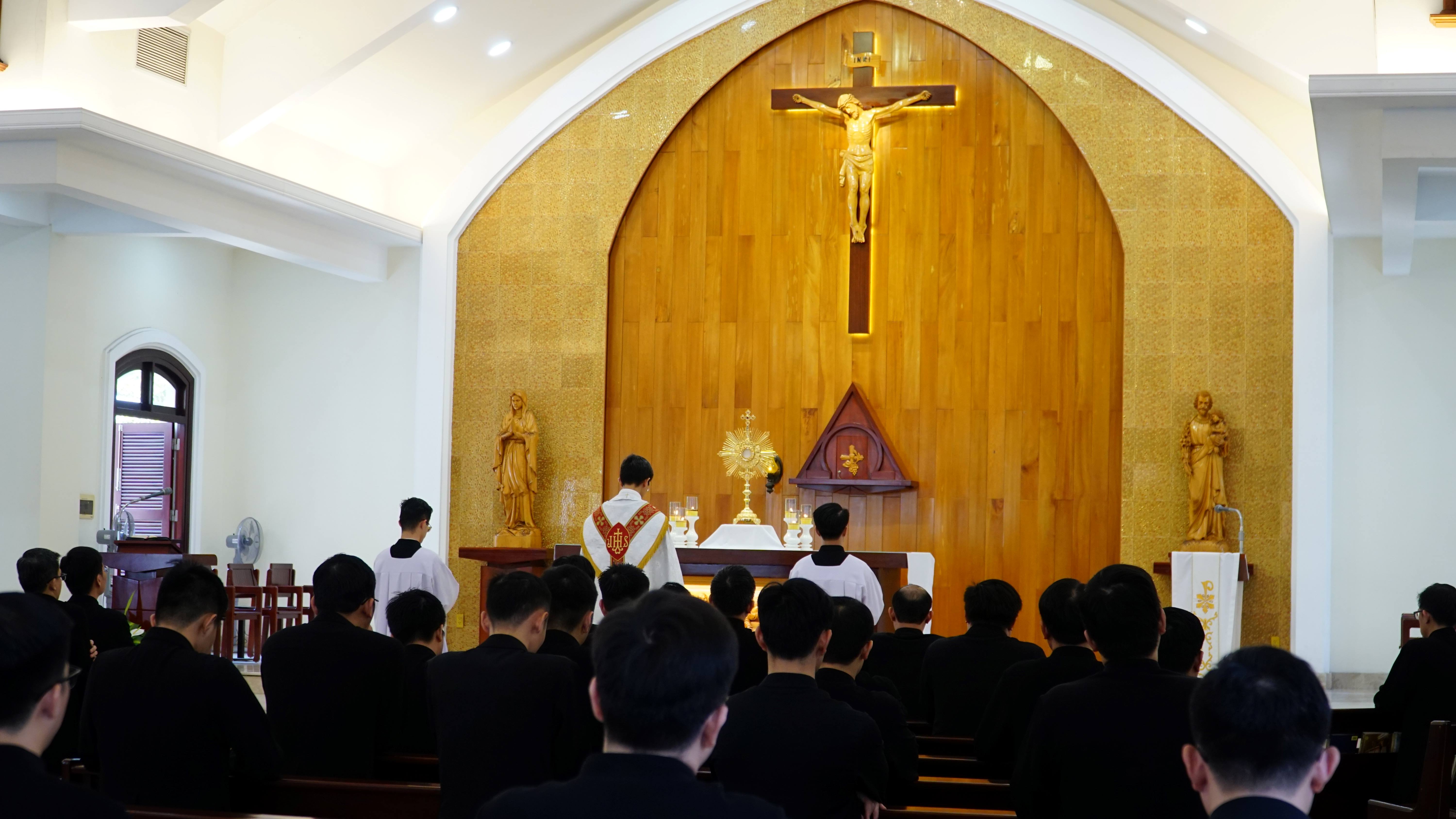 ĐCV Thánh Giuse Sài Gòn: 24 giờ dành cho Chúa