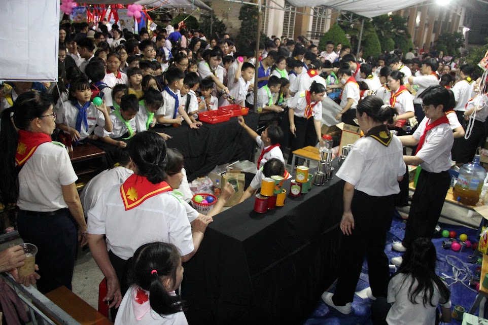 Giáo xứ Tân Phú: Hội chợ Phục Sinh