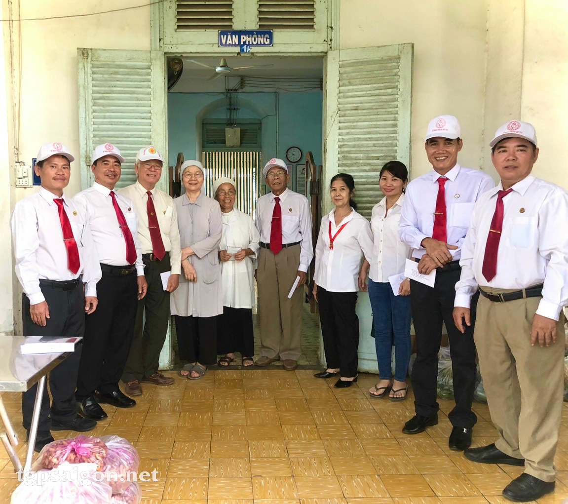 Xứ đoàn Trung Mỹ Tây thăm quý cha hưu dưỡng Giáng sinh 2022