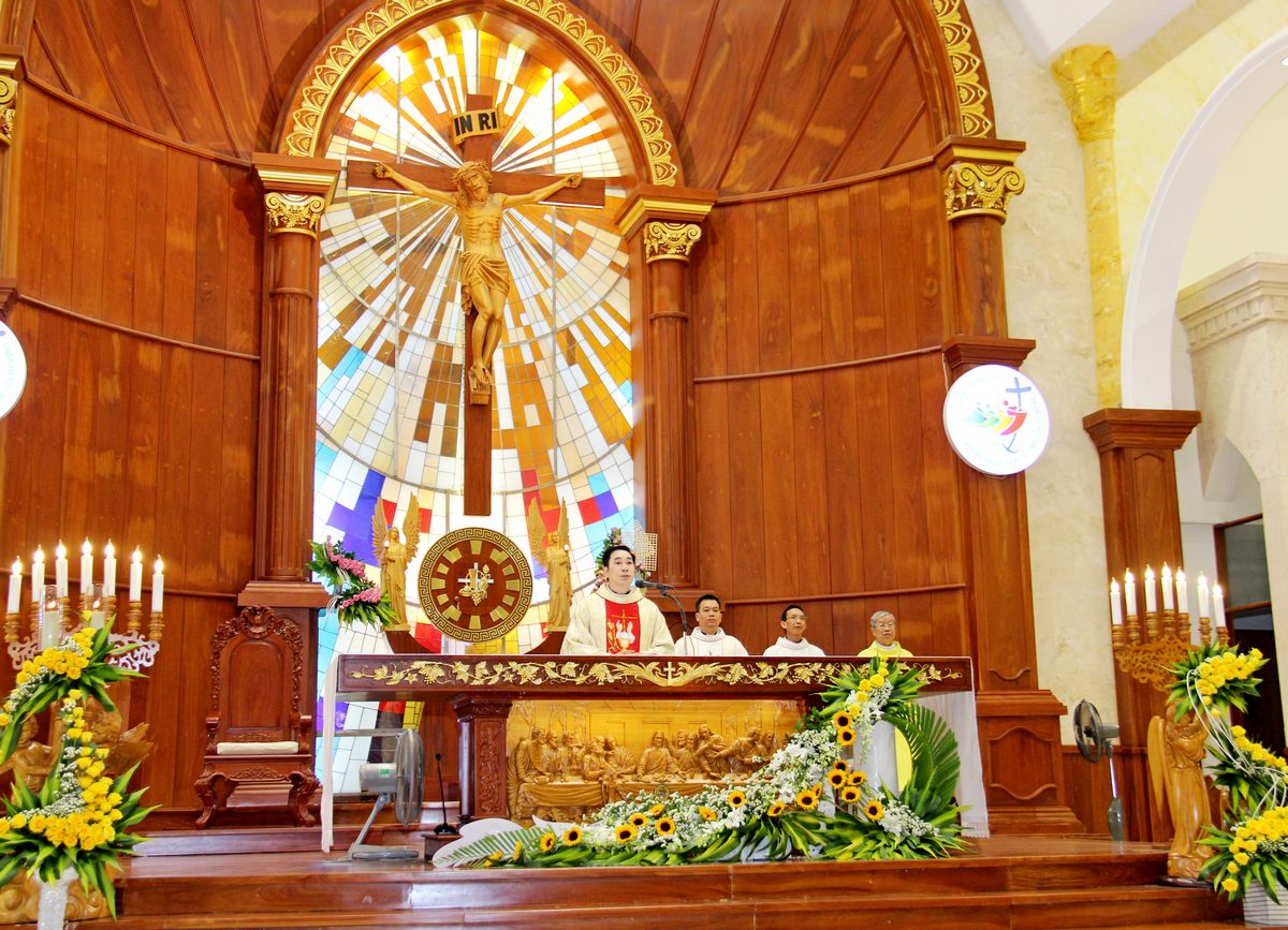 Giáo xứ Bùi Phát: Mừng kính Thánh Giuse bạn trăm năm Đức Trinh Nữ Maria 2025