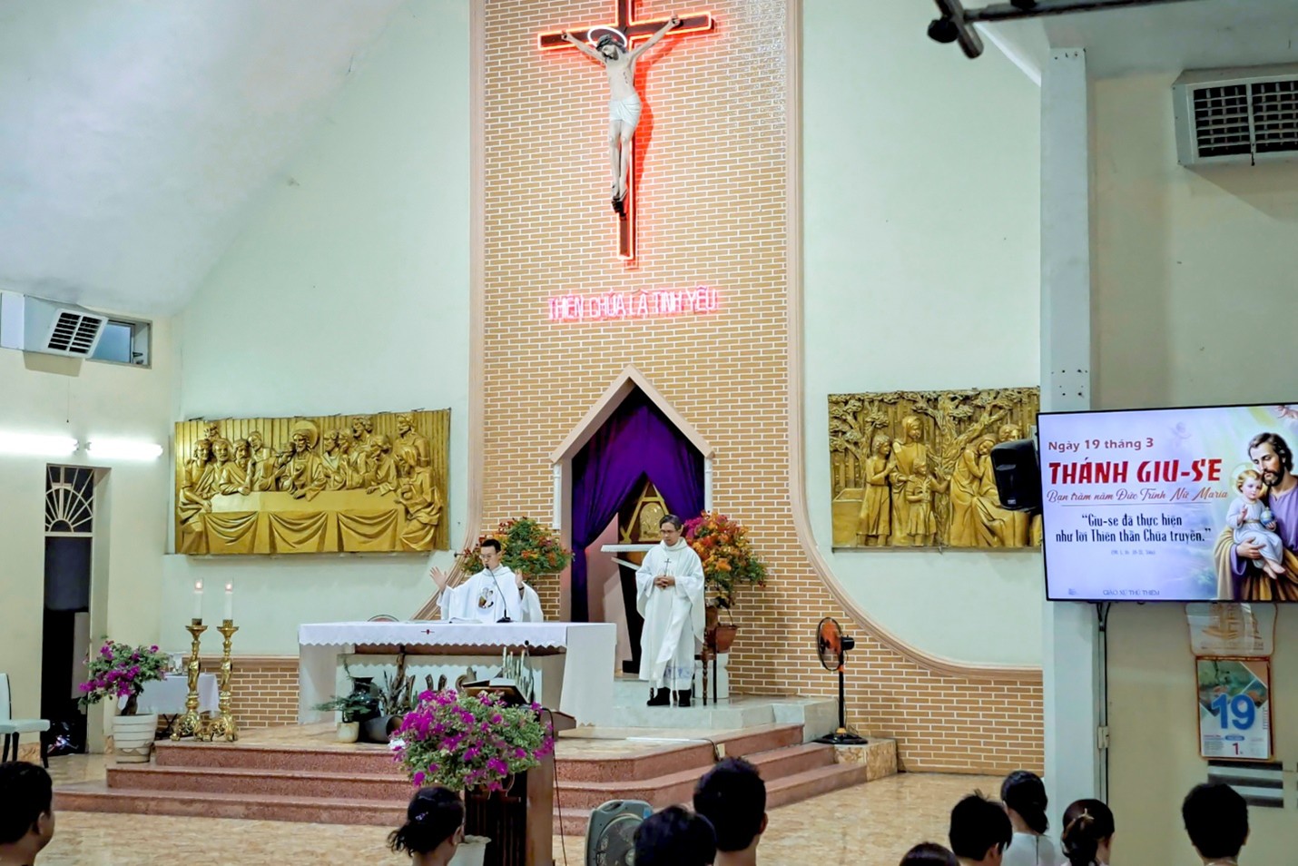 Thánh lễ kính Thánh Giuse tại Giáo xứ Thủ Thiêm: Lời mời gọi sống khiêm nhường và tín thác