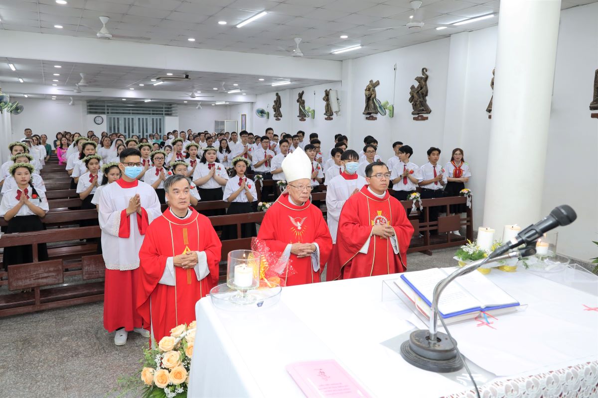 Giáo xứ Thánh Giuse Thợ: Thánh lễ Thêm Sức và Rước Lễ Trọng Thể