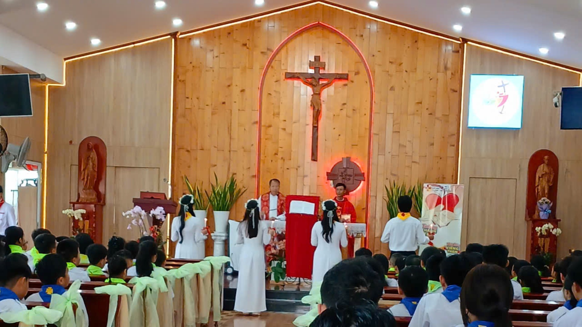 Giáo xứ Mông Triệu khai giảng năm học Giáo Lý 2025-2026