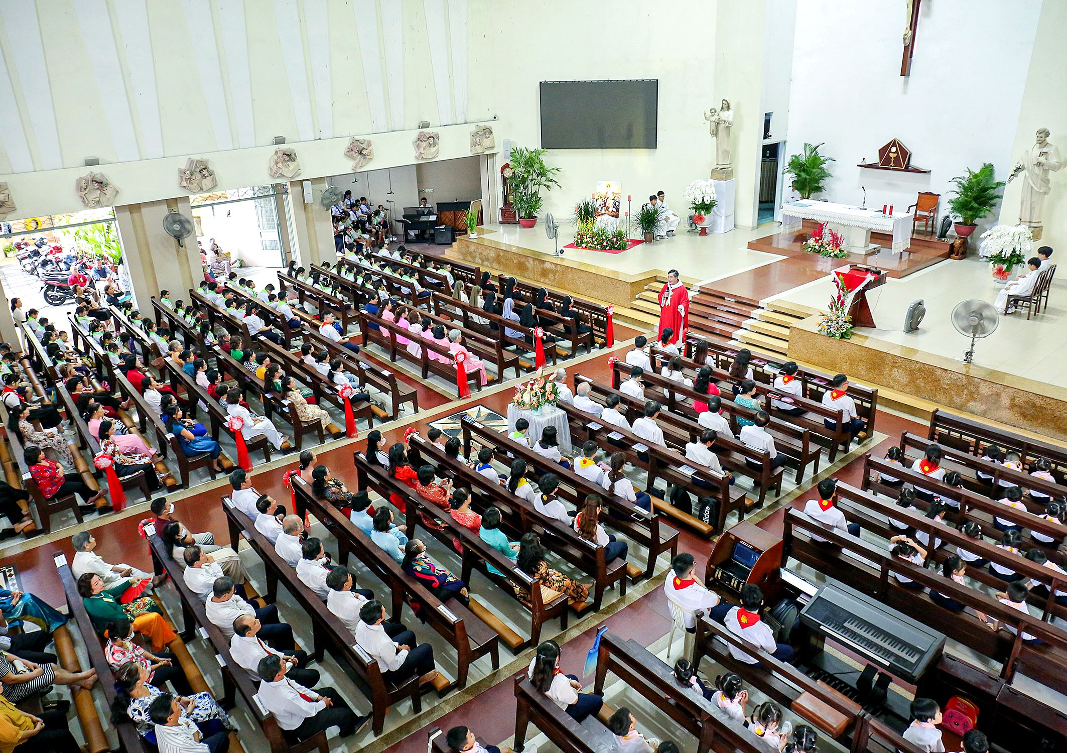 Giáo xứ Hoà Hưng: Xứ đoàn Kitô Vua mừng lễ các Thánh Tử đạo Việt Nam
