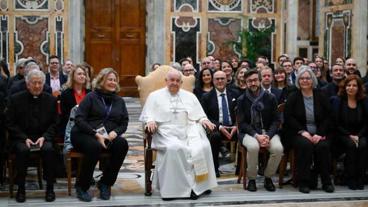 ĐTC Phanxicô gặp các ký giả quốc tế hoạt động tại Vatican