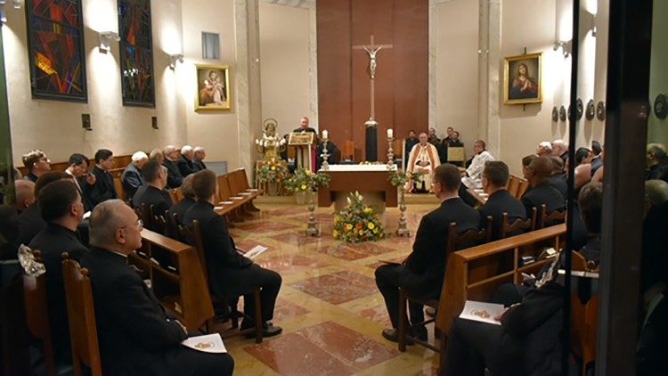 ĐHY Parolin mời gọi các sứ thần tương lai giải quyết xung đột bằng sự khiêm tốn
