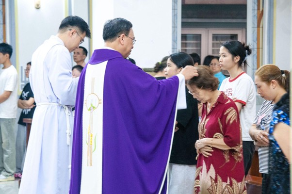 Giáo xứ Thăng Long: Thánh lễ Tro