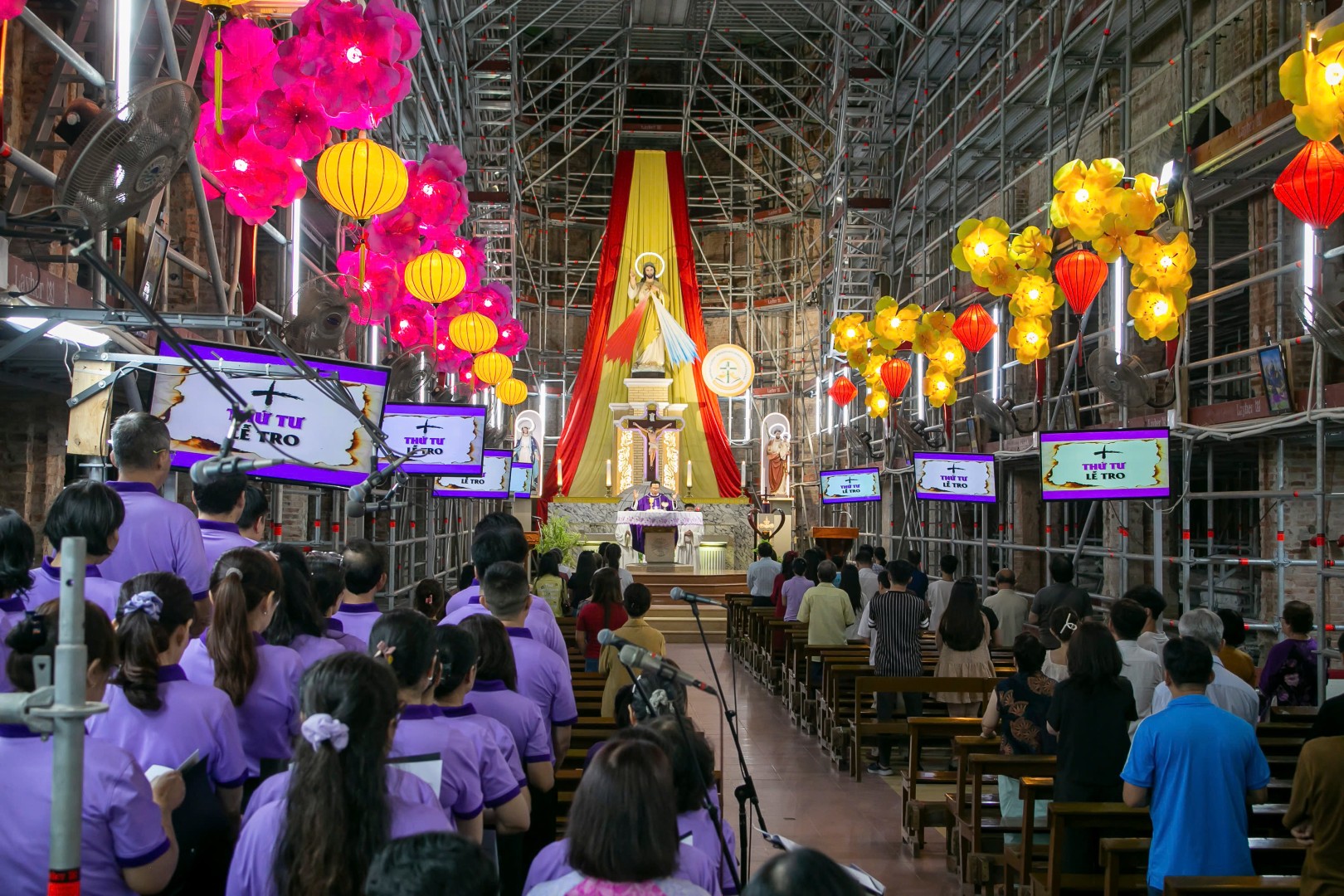 Giáo xứ Gia Định: Thánh lễ tro - hành trình mùa Chay Thánh 2026