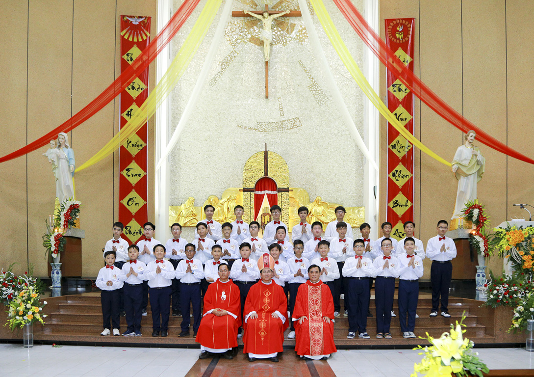 Giáo xứ Nam Hòa: thánh lễ ban Bí tích Thêm Sức ngày 20-6-2020