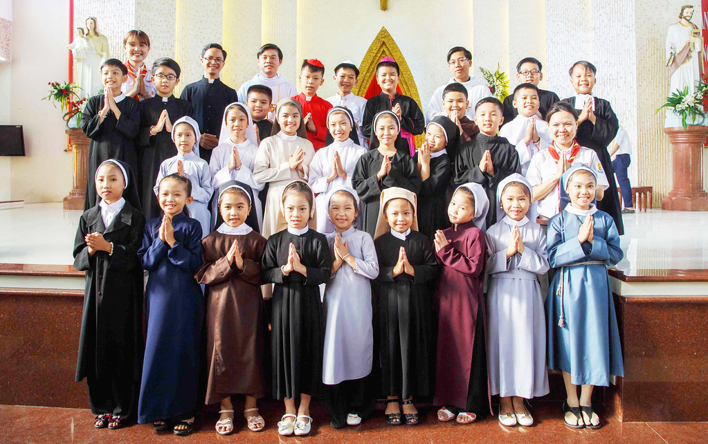 ‘Đi tu’ có khác với ‘Sống đời thánh hiến’ không?
