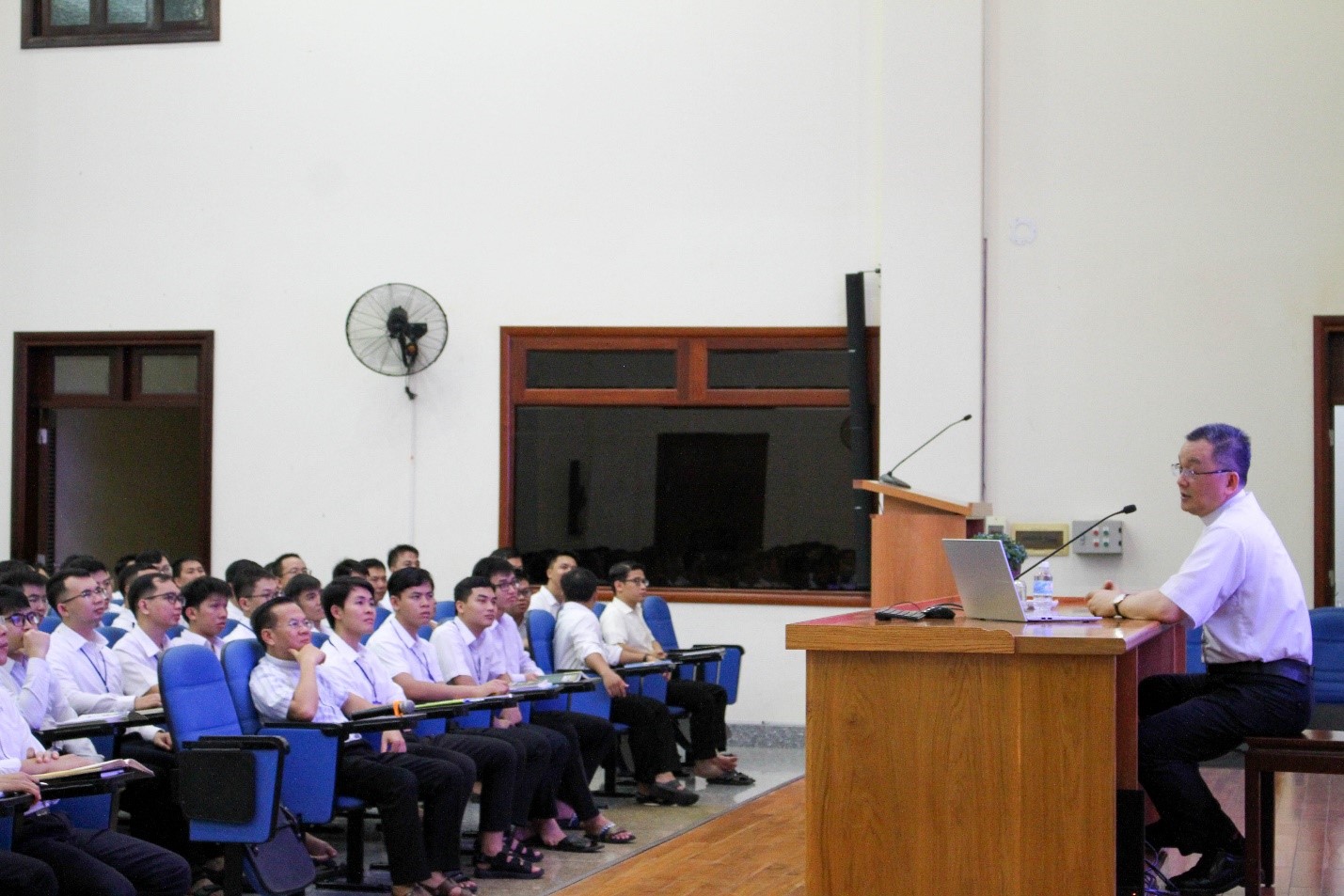 Đức Cha Giuse Đỗ Quang Khang thăm và huấn đức Chủng Sinh Đại Chủng Viện Thánh Giuse Sài Gòn