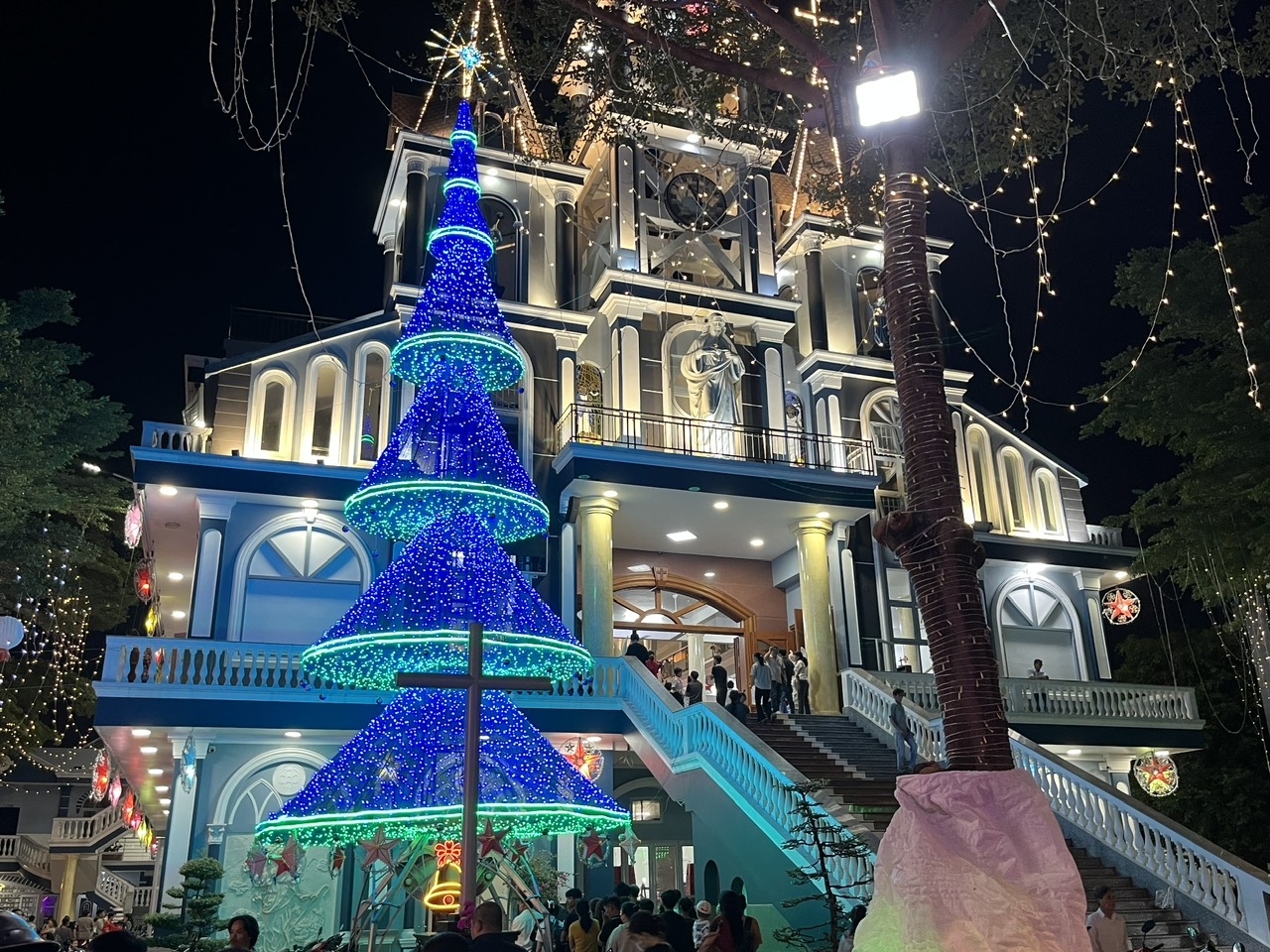 Giáo xứ Tân Đông chuẩn bị mừng Đại lễ Chúa Giáng Sinh