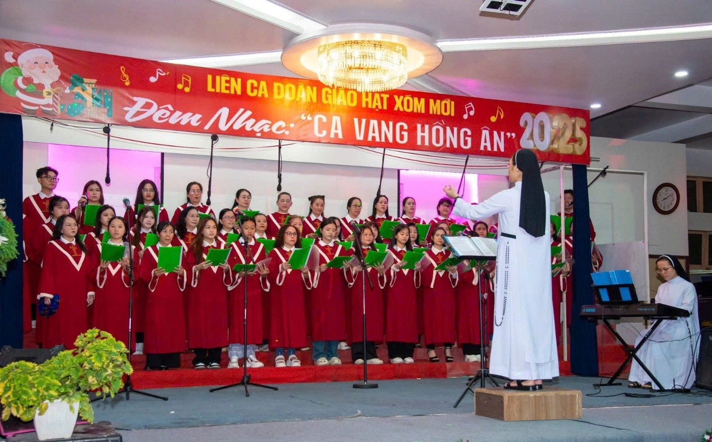 Hạt xóm mới: Đêm nhạc “Ca vang Hồng ân”