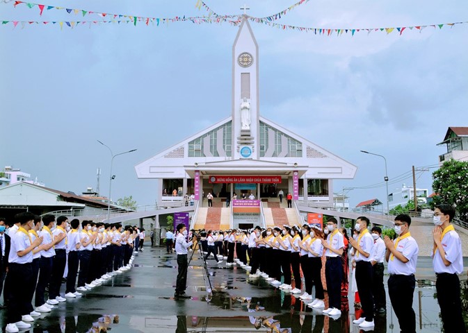 Nhà thờ Nữ Vương Hòa Bình: Thánh lễ ban Bí tích Thêm sức 22-3-2022