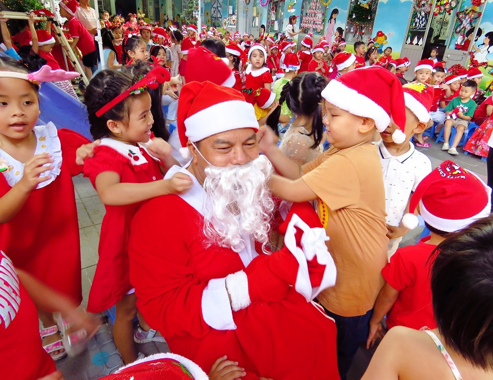 Ông già Noel không cưỡi tuần lộc