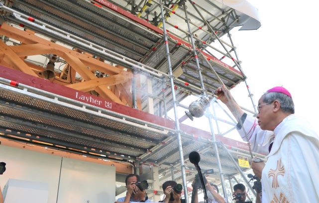 Nghi thức làm phép dàn Carillon 25 chuông tại nhà thờ Chính Tòa Đức Bà Sài Gòn