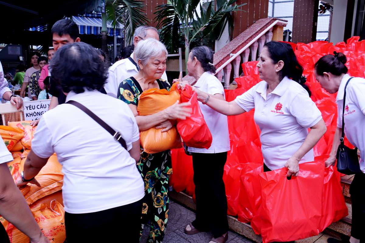 Ban Liên Kết Caritas hạt Tân Định: Lễ hội Ngày Thế giới Vì Người nghèo và chia sẻ bác ái Giáng Sinh 2025