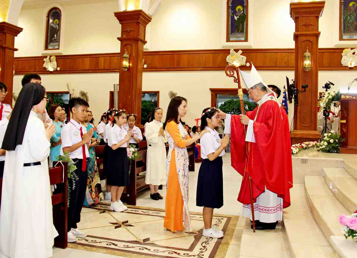Giáo xứ Bùi Phát: Hồng ân Chúa Thánh Thần 2024