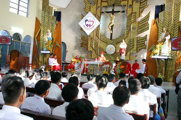 Giáo xứ Bình Chánh: Ấn tín Chúa Thánh Thần