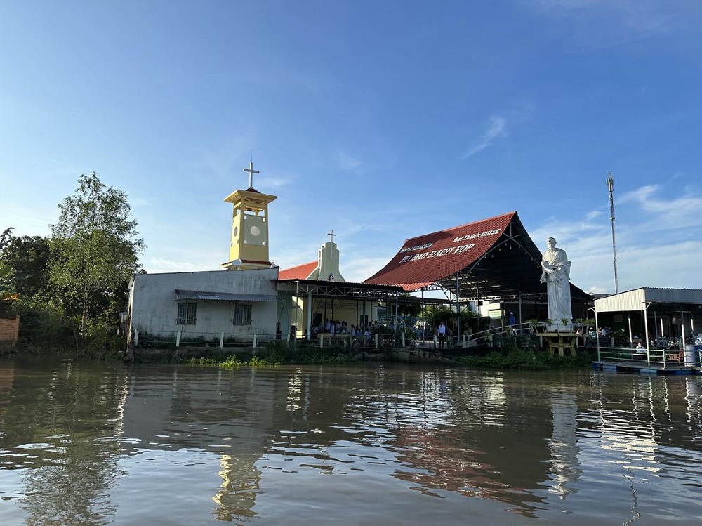 Truyền giáo nơi miền sông nước