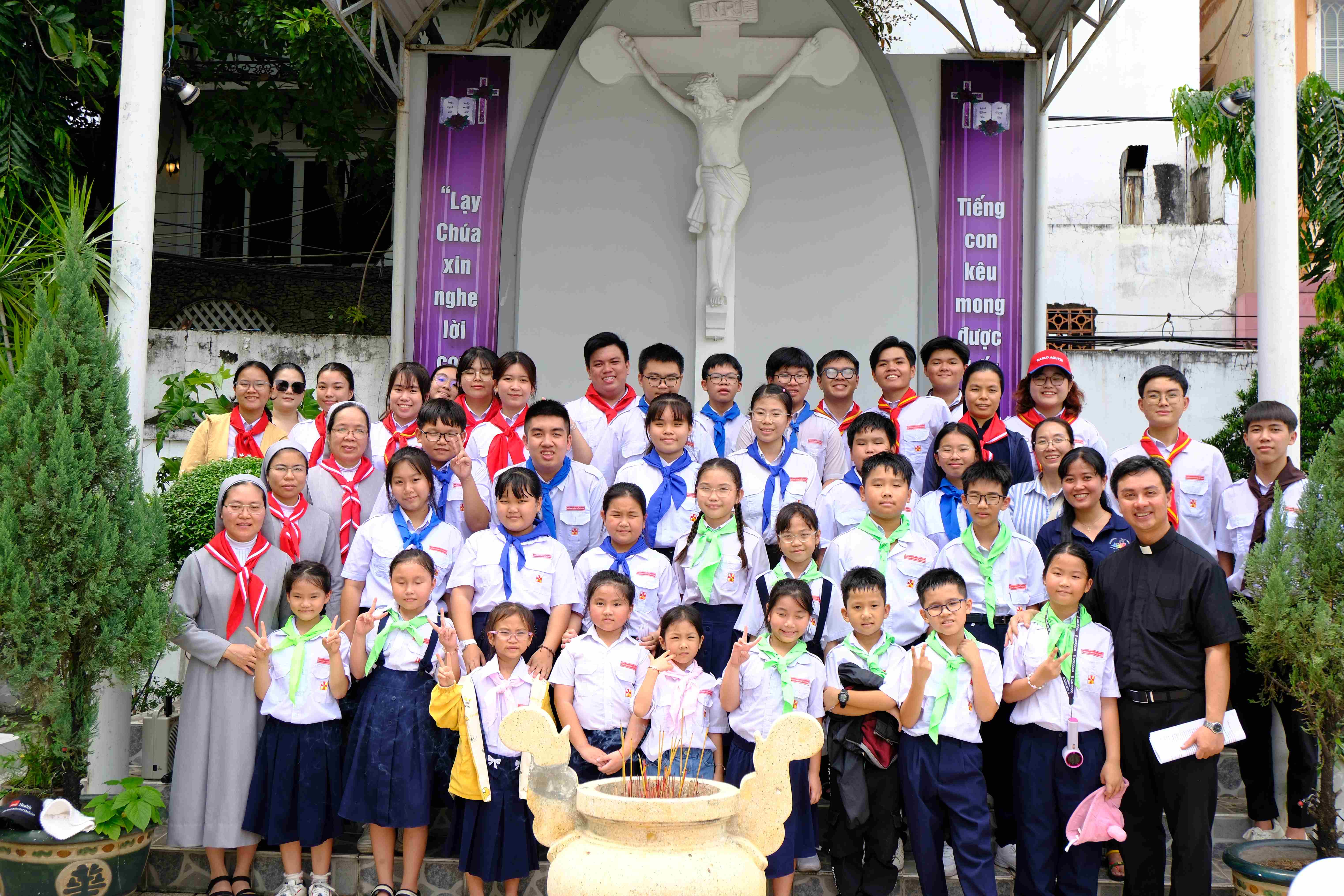 Giáo xứ Vĩnh Hội: Đoàn Thiếu nhi Thánh Thể viếng Đất Thánh linh mục