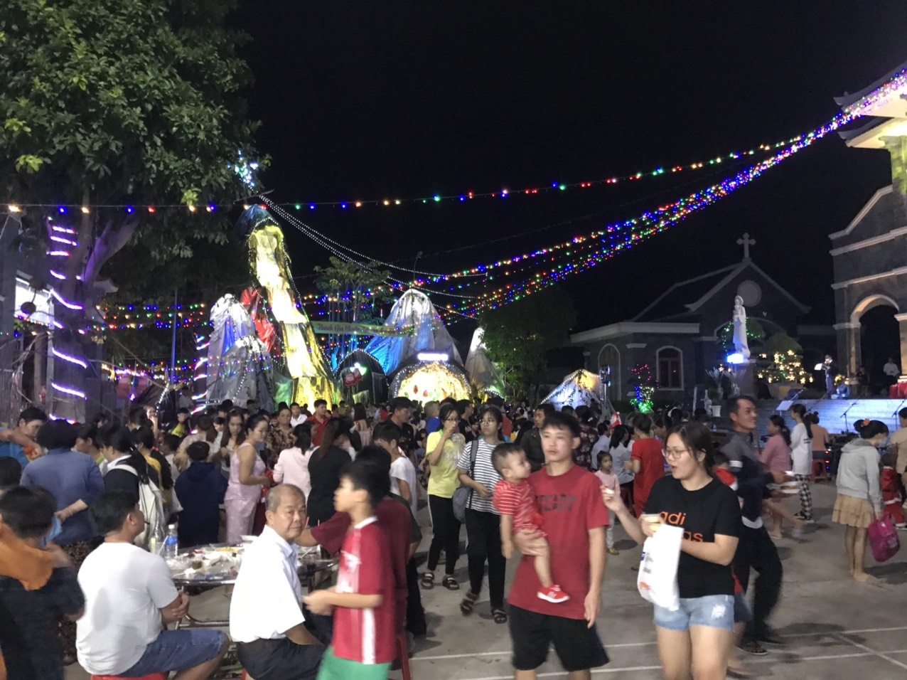 Phóng sự: Giáng sinh kết nối tình thân