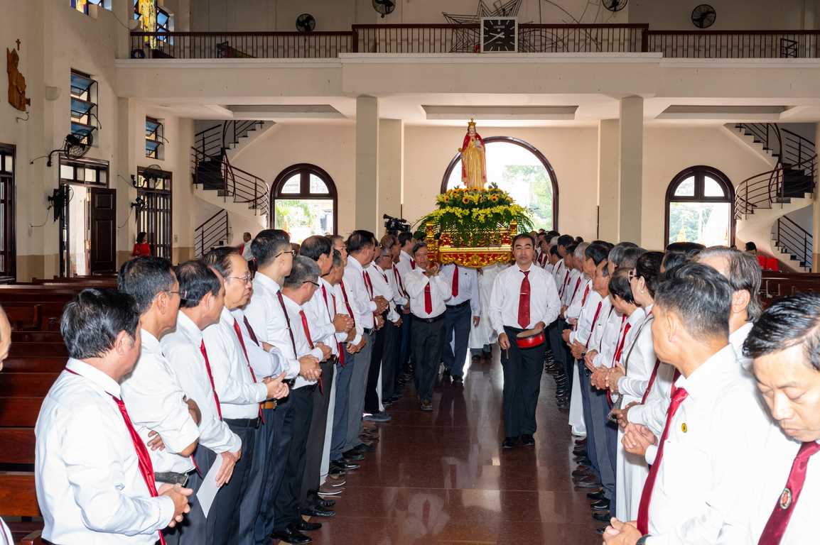 Giáo hạt Tân Sơn Nhì: Gia đình Phạt Tạ Thánh Tâm Chúa Giêsu mừng lễ Chúa Kitô Vua Vũ Trụ