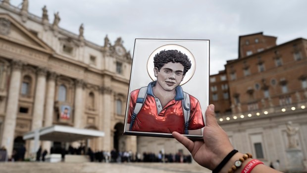 Giáng Sinh yêu thương bên hai vị thánh trẻ của chúng ta